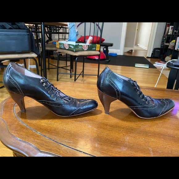 Fluevog Chamomile lace up pumps - Picture 6 of 8